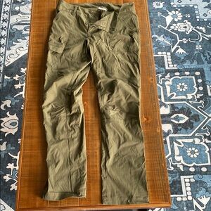 Columbia Women’s Cargo Pants in Green